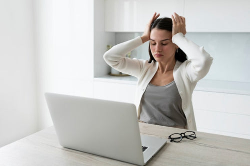 How Stress and Lifestyle Factors Contribute to Hair Loss Among Working Professionals