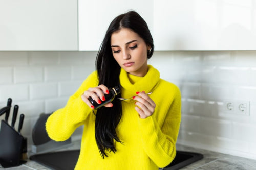 What Causes Dry, Brittle Hair and How Natural Formulas Help